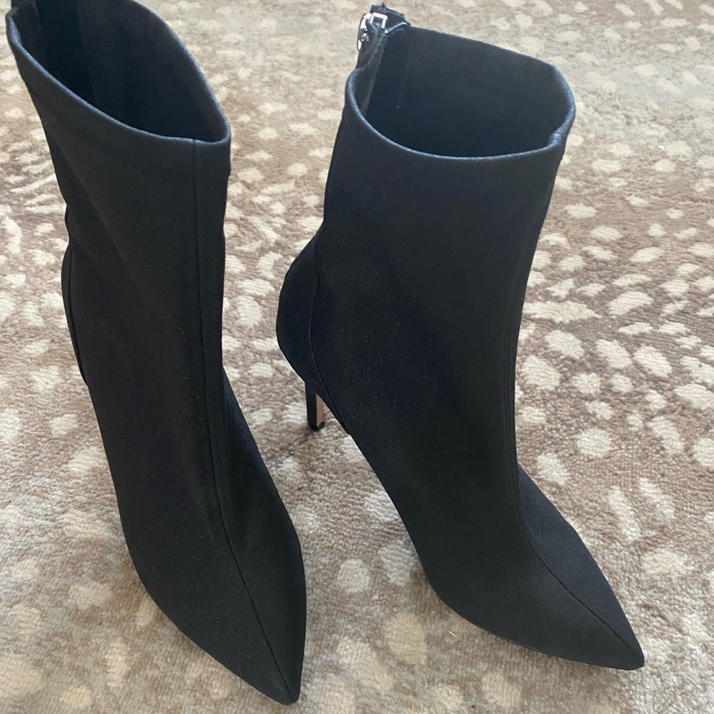 Super cute neoprene booties—just a little too pointy for me!